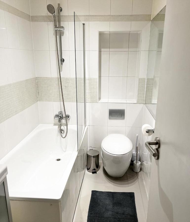 Luxury 2 Bed Flat 2 Min From Station Nearby Other 4 Stations * Londra