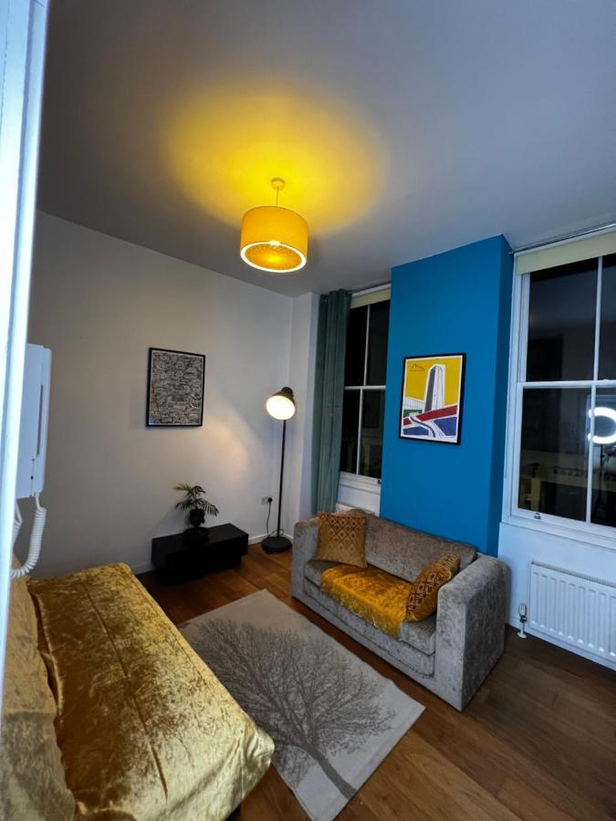 Apartament Luxury 2 Bed Flat 2 Min From Station Nearby Other 4 Stations Londra
