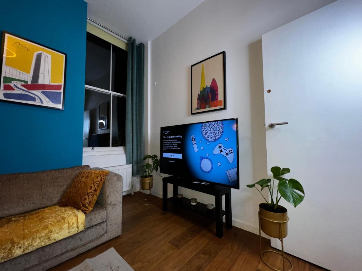 Apartament Luxury 2 Bed Flat 2 Min From Station Nearby Other 4 Stations Londra